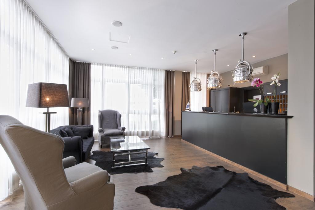 Отель Tryp By Wyndham Bremen Airport Интерьер фото